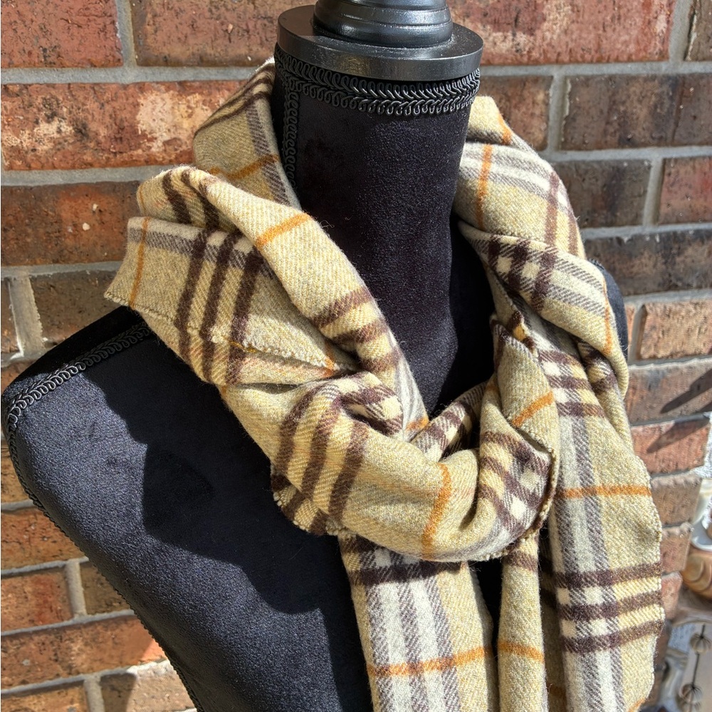 Burberry Plaid Scarf in Green and Beige